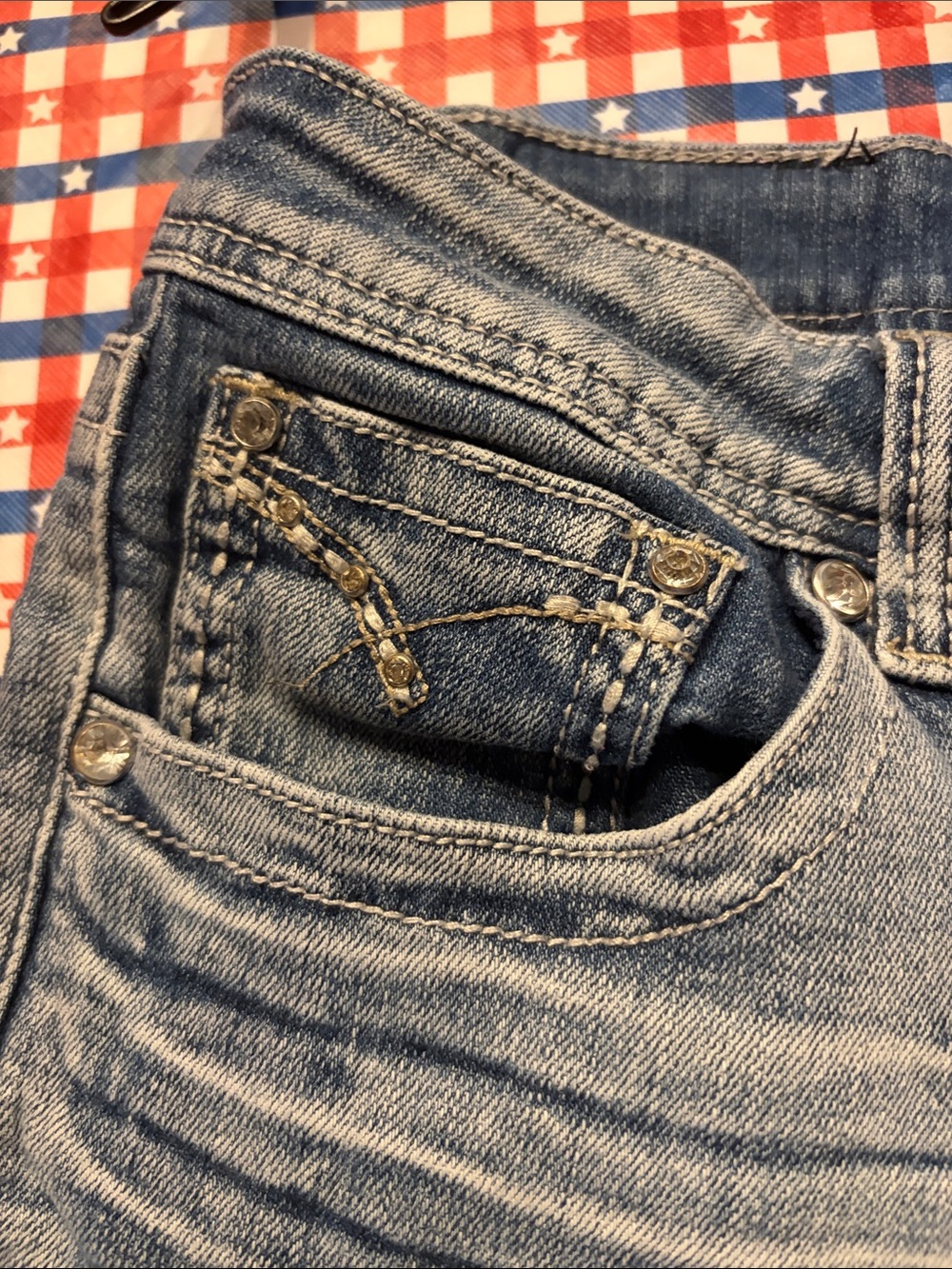 Women’s Super Cute Size 32 Shyanne denim shorts - Picture 7 of 10